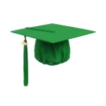 Groene graduation cap met elastische baret en gouden 2026 hanger