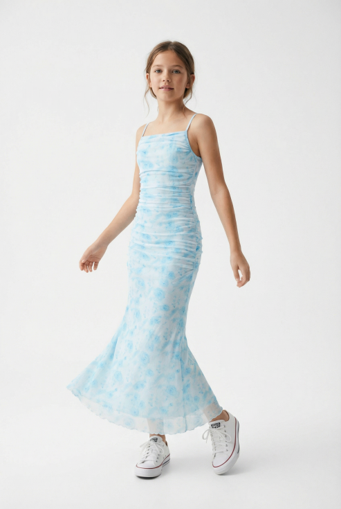 Fiorella maxi jurk meisje blauw wit bloemenprint gedrapeerd voorkant