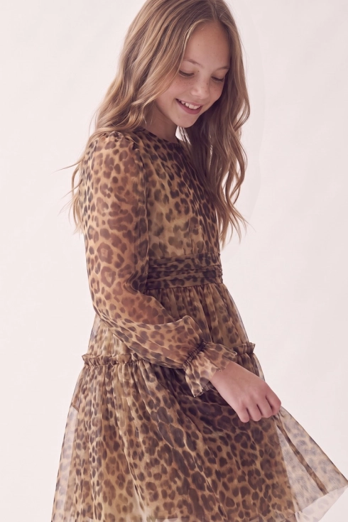 Feestjurk Holly met luipaardprint – tulemouw met ruche aan de manchet, zijaanzicht